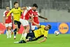 Darius Olaru, accidentat în Union SG - Hapoel Beer Sheva. FOTO Imago (2).jpeg