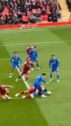 Intervenția fabuloasă a lui Araujo în Liverpool - Brighton 2-0 Foto captură VIDEO X .jpeg