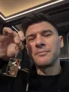 Cristi Săpunaru, cu un breloc în mână. Foto: Instagram @cristian_sapunaru22

