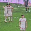 Astrit Selmani discutând cu Răzvan Patriche, în Dinamo - Slobozia FOTO GOLAZO.ro