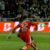 Astris Selmani, faultat de Iustin Popescu. VAR-ul a dictat penalty. Foto: captură Prima Sport