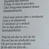 U Cluj le-a împărțit studenților pachete promoționale care conțineau și un carnet cu scandările reprobabile ale galeriei. Foto: actualdecluj.ro