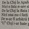 U Cluj le-a împărțit studenților pachete promoționale care conțineau și un carnet cu scandările reprobabile ale galeriei. Foto: actualdecluj.ro