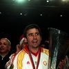 Gică Hagi, după cucerirea Cupei UEFA, în 2000. Primul trofeu european al lui Galatasaray Fotografii: Imago