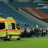 Momentul când partida a fost întreruptă și ambulanța a intrat pe teren (foto: captură Prima Sport)