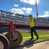 A început instalarea gazonului pe Camp Nou/ Foto: Facebook @ FC Barcelona.jpeg