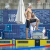 Denis-Laurean Popescu și Vlad Mihalache, în serii la 50 m fluture la Europenele U23 (foto: Raed Krishan / GOLAZO.ro)