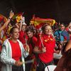 Fanii Angliei și Spaniei, înainte de meciul de la WEURO. Foto: GOLAZO.ro