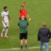 Vladimir Weiss, antrenorul lui Slovan Bratislava, a vrut să sară la Serdar Gozubuyuk după ce arbitrul olandez l-a eliminat