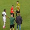 Vladimir Weiss, antrenorul lui Slovan Bratislava, a vrut să sară la Serdar Gozubuyuk după ce arbitrul olandez l-a eliminat