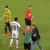 Vladimir Weiss, antrenorul lui Slovan Bratislava, a vrut să sară la Serdar Gozubuyuk după ce arbitrul olandez l-a eliminat