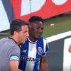 Zaidu, lovit de o brichetă în timpul partidei Sporting - Porto 1-2/ Foto: captura ecran sport tv 1.jpg