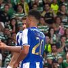 Zaidu, lovit de o brichetă în timpul partidei Sporting - Porto 1-2/ Foto: captura ecran sport tv 1.jpg