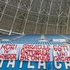 Bannere-afișate-de-ultrașii-lui-FCU-Craiova-la-adresa-lui-Mititelu-(3).jpg