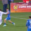 Aflat în careul advers, Bodișteanu încearcă să treacă de Nechifor. Foto - captură Prima Sport