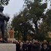 Statuia în memoria lui Helmut Duckadam. Foto: Captură Facebook/Știrea Noastră