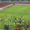 Scandal pe teren la finalul meciului Al Hilal Omdurman - MC Alger. Foto: Captură X/Official54fx