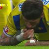 Paul Papp, lovit de Graovac în meciul FCSB - Petrolul 1-1. Foto: Capturi, Prima Sport