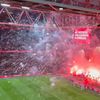 Torțele și artificiile din meciul dintre Ajax și Groningen. Foto: Captură X/Casual Ultra Official
