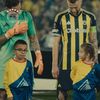 Modul cum Ederson a comunicat cu o fetiță surdă înaintea meciului dintre Fenerbahce - Galatasaray. Foto: Captură X/Fenerbahce SK