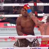 Lovitură reușită de Jake Paul în meciul cu Anthony Joshua (FOTO: captură Netflix)