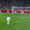 Golul marcat de Mbappe în meciul Real Madrid - Sevilla 2-0. Foto: TikTok, @espnfc