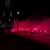 40 de suporteri ai celor de la PSG au fost reținuți de poliție după ce au aprins torțe și fumigene la Turnu Eiffel Foto X .jpeg