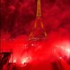 40 de suporteri ai celor de la PSG au fost reținuți de poliție după ce au aprins torțe și fumigene la Turnu Eiffel Foto X .jpeg