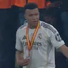 Mbappe le-a făcut un semn colegilor săi de echipă după meciul Barcelona - Real Madrid 3-2. Foto: Captură „X”