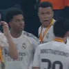 Mbappe le-a făcut un semn colegilor săi de echipă după meciul Barcelona - Real Madrid 3-2. Foto: Captură „X”