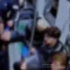 Patru membri ai galeriei FCSB au agresat trei adolescenți într-un tramvai din București. Foto: Captură/News.ro