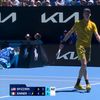 Jannik Sinner, crampe la Australian Open FOTO Captură X  (1).jpg