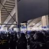 Scenele violente dintre fani și polițiști la meciul Magdeburg - Dynamo Dresden. Foto: Captură X/CrimeNewsHH