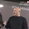 Dialogul dintre Dan Șucu și Gigi Corsicanu, înaintea meciului dintre Rapid și U Cluj. Foto: Captură/Prima Sport