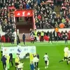 O fetiță a fost uitată pe teren la Liverpool - Newcastle 4-1