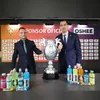 Bogdan Lehman, Country Manager Oshee Romania (stânga), și Răzvăn Burleanu, președintele FRF (foto: frf.ro)