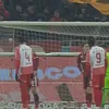 Marian Aioani, atacat cu bulgări de zăpadă în Rapid - Dinamo (foto: captură Prima Sport)
