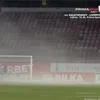 Fumul de la fularele cu U Cluj, arse de fanii CFR-ului / foto: capturi Prima Sport