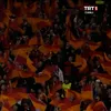 Coregrafia fanilor celor de la Galatasaray pentru Victor Osimhen Foto captura ecran TRT 1 Canli (1).jpeg