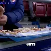 Un fan Atletico Madrid a făcut sandwich-uri la meciul cu Tottenham, 5-2 / foto: capturi video X/Sacha Pisani