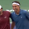 Strângerea de mână dintre Rinderknech/Vacherot și Tsitsipas/Djokovic. Foto: captură X/TennisTemple