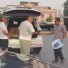 Cosmin Olăroiu a împărțit mâncare din portbagaj în Dubai  (3).png