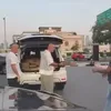 Cosmin Olăroiu a împărțit mâncare din portbagaj în Dubai  (4).png