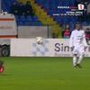 Enriko Papa nu a văzut al doilea cartonaș galben după o intrare la Tănase. Foto: captură Prima Sport