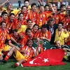 2000. O învinge pe Real Madrid și câștigă Supercupa Europei cu Galatasaray. Foto - Imago.jpg