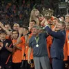 Mircea Lucescu și Rinat Ahmetov, patronul lui Shakhtar, la cucerirea titlului în 2012