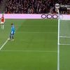 Fază similară cu cea a lui Pubill, petrecută în meciul Arsenal - Bayern, între Raya și Gabriel. Foto: TNT Sports 1
