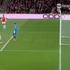 Fază similară cu cea a lui Pubill, petrecută în meciul Arsenal - Bayern, între Raya și Gabriel. Foto: TNT Sports 1