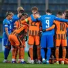 Lovit cu cotul în cap, Isaque (Shakhtar) și-a pierdut cunoștința pe teren în meciul cu Alkmaar. Și-a revenit și, stupefiant, a continuat să joace