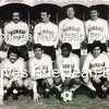 Mircea Lucescu, stânga jos, la meciul de retragere al lui Ion Pârcălab, organizat de Nimes Olympique. SUS: Odasso, Landi, Betton, Scherer, Canetti, Cornel Dinu. JOS:  Mircea Lucescu, Pircalab, Marcellin, Luizinho, Vergnes, Bereta (foto: Facebook / RUE JEA
